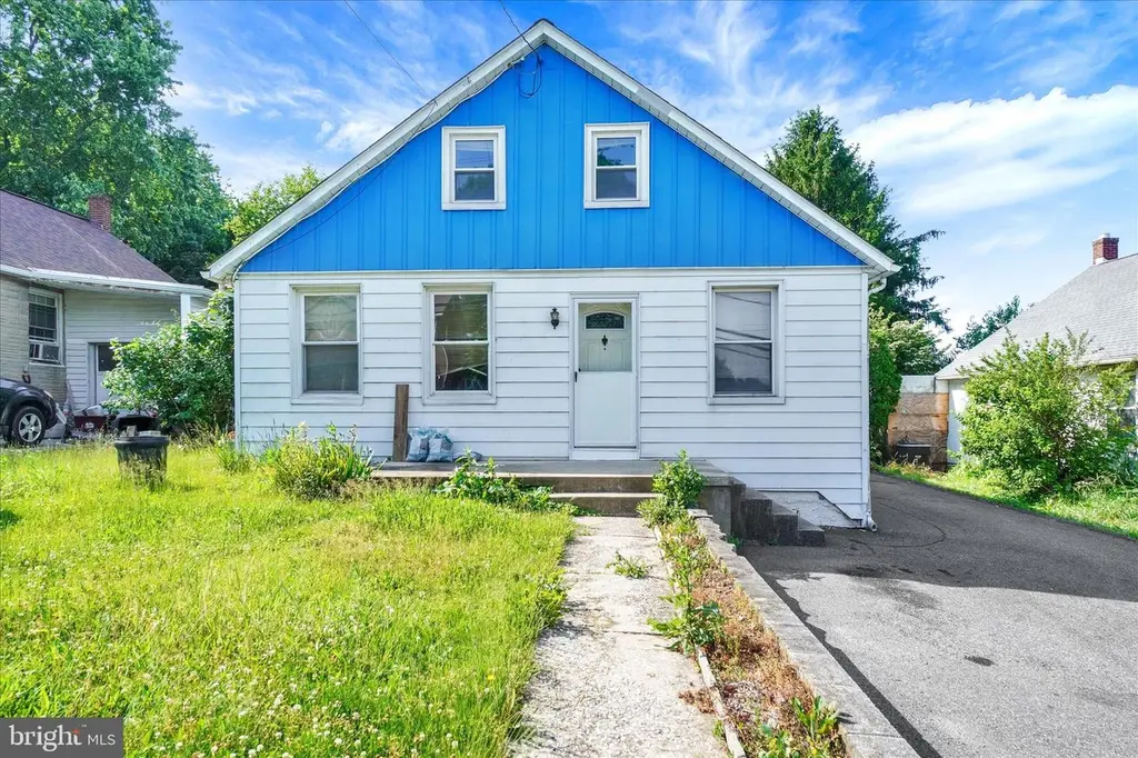 16 E Tolna Rd