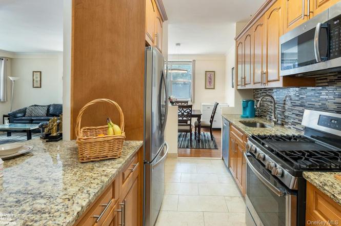 555 Kappock St Unit 2E