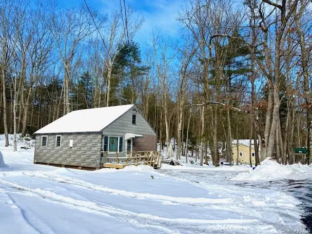 195 W Mohican Trl