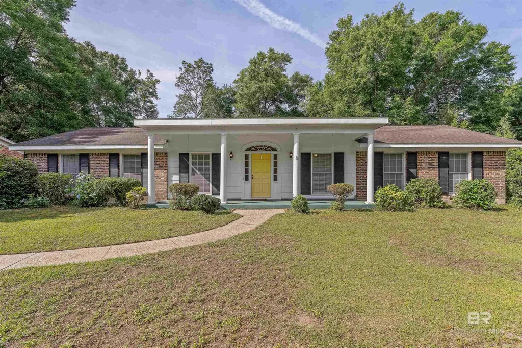 174 Country Club Dr