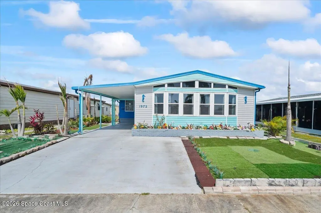 1972 Coco Plum St NE