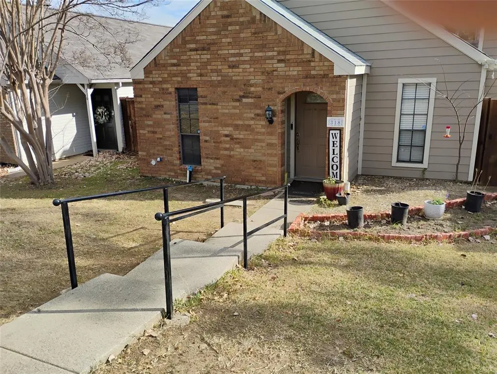 318 Teakwood Ln