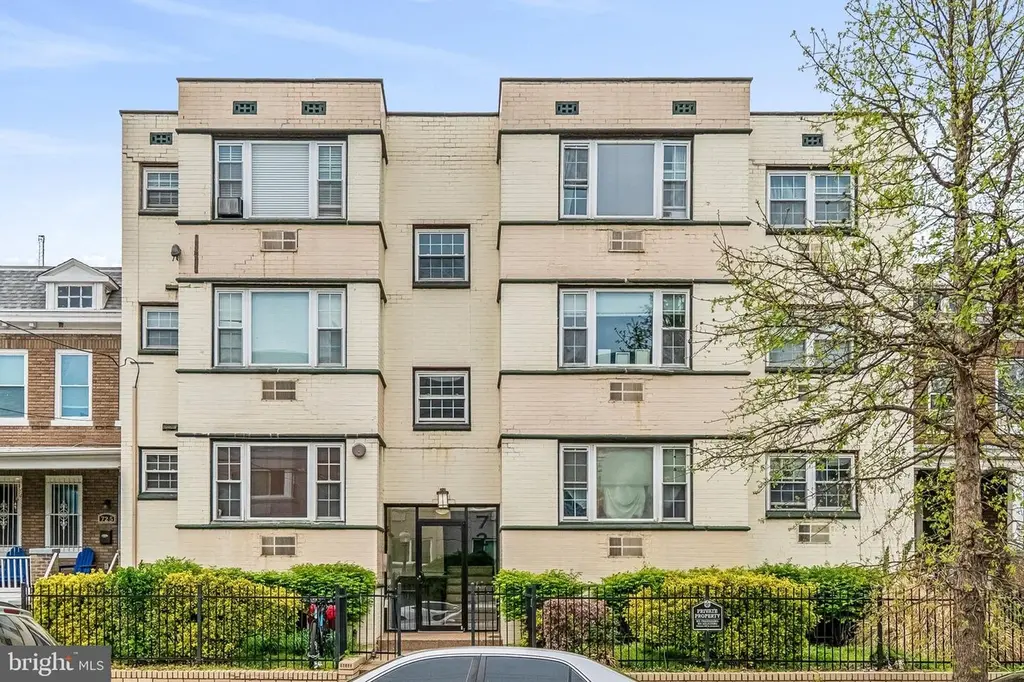 723 Longfellow St NW #102