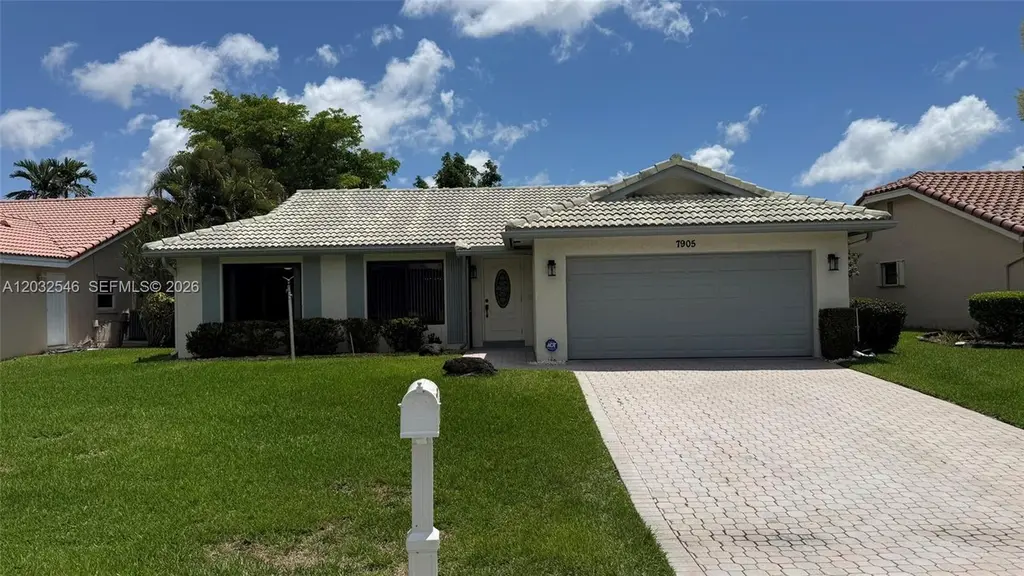 7905 Cloverfield Cir