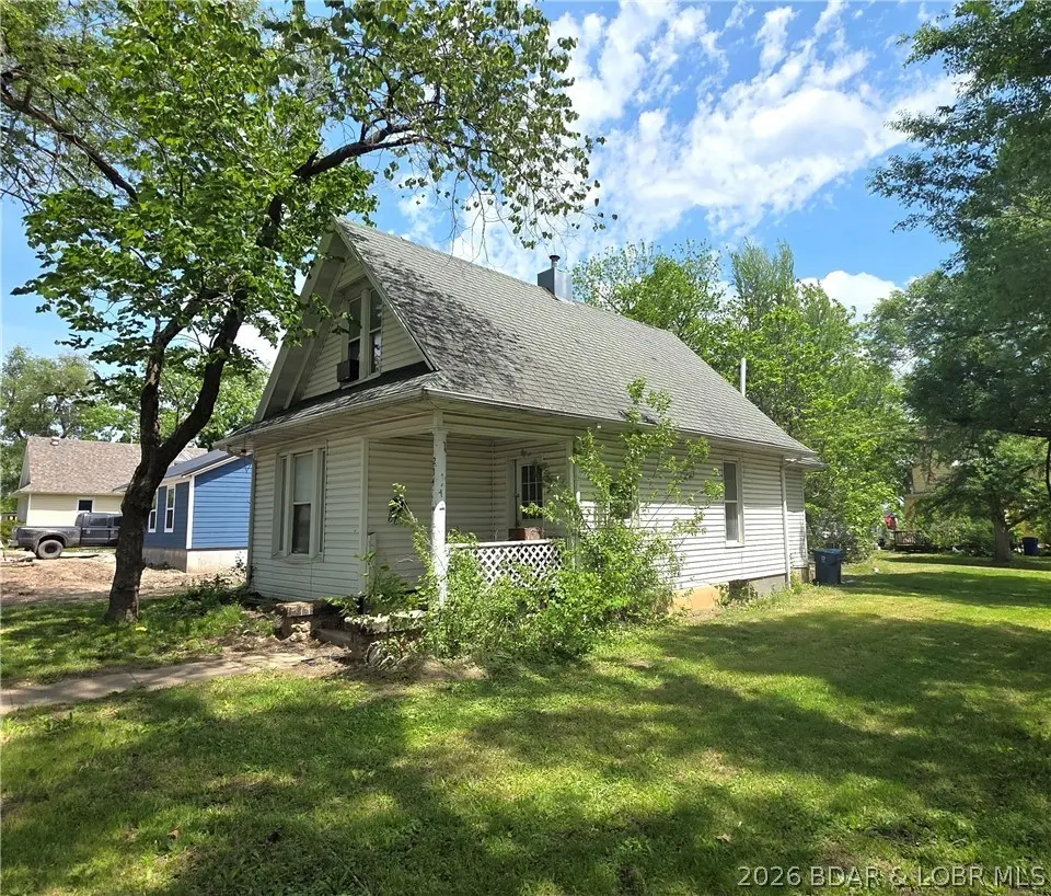 214 S Grand Ave