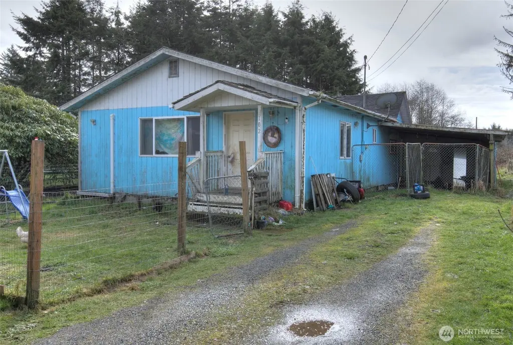 102 Elma St