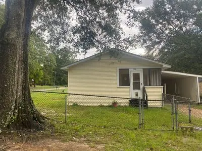 129 Batson Ave W