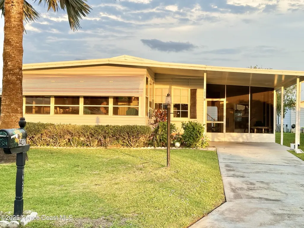 1437 Barefoot Cir