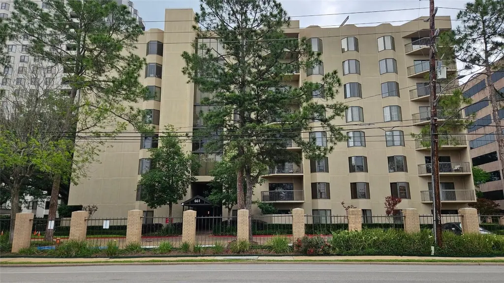 661 Bering Dr #407