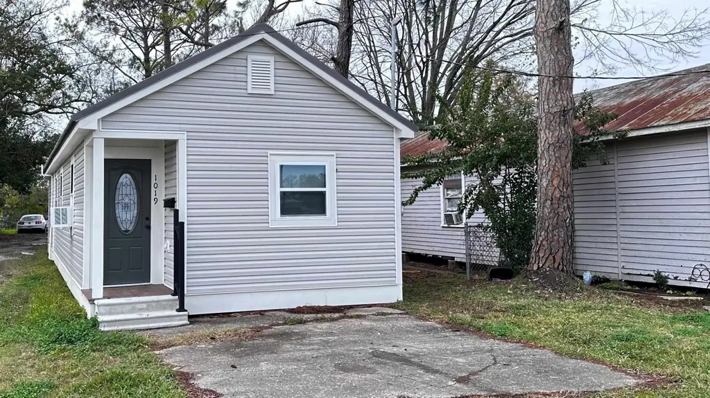 1019 Ridgefield Rd