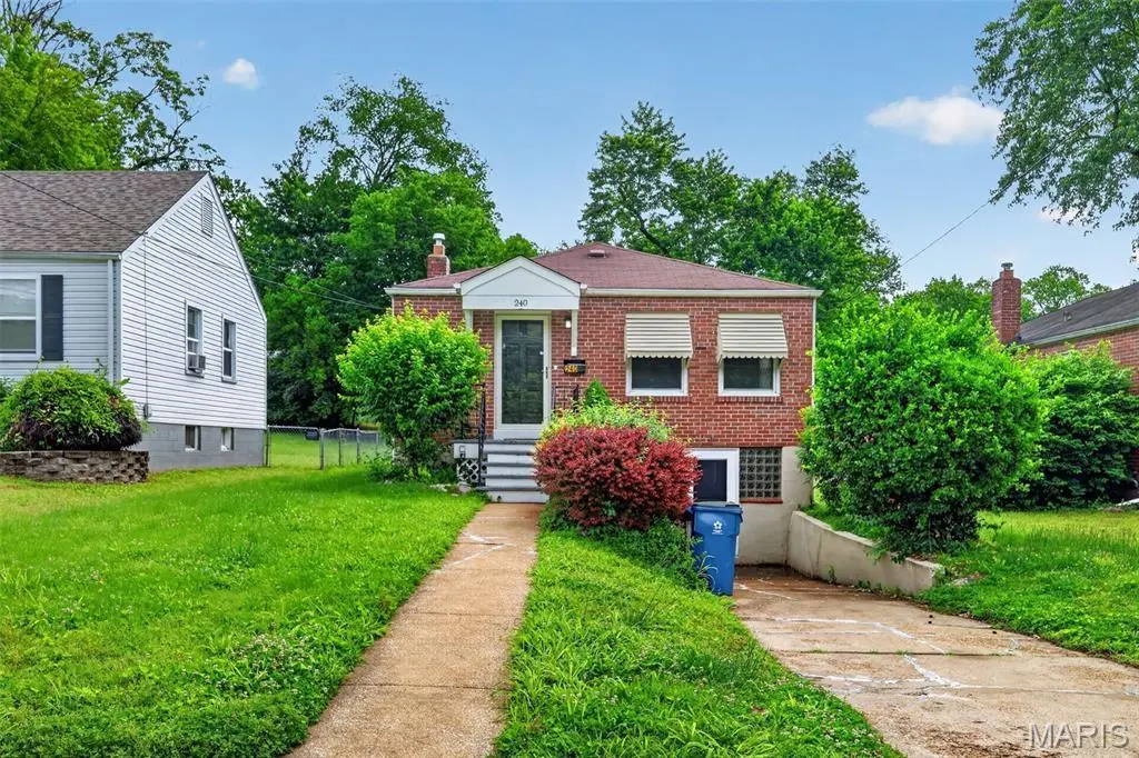 240 S Barat Ave