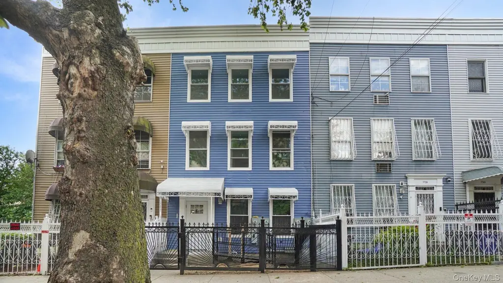 1737 Popham Ave