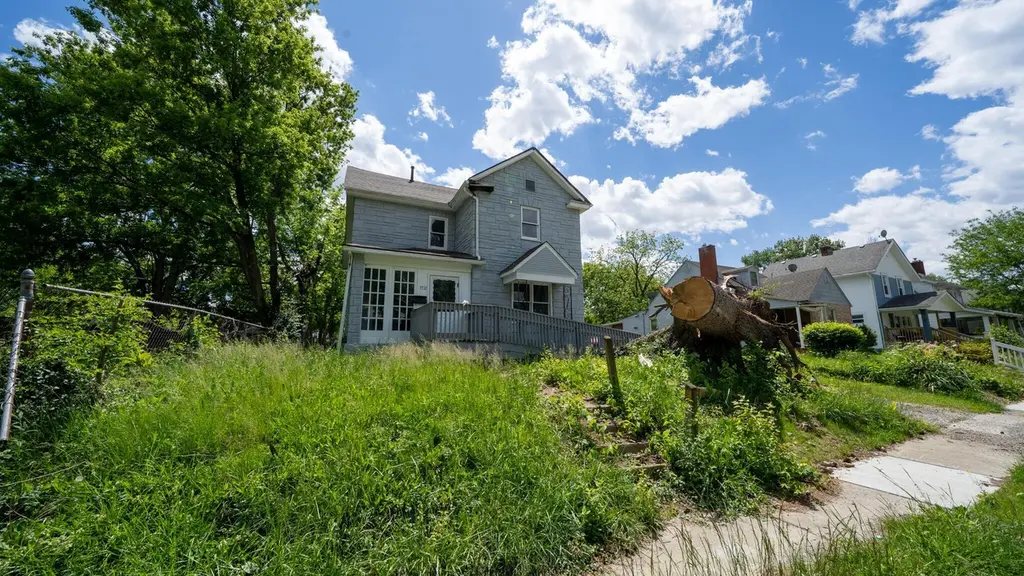 1521 Manchester Ave