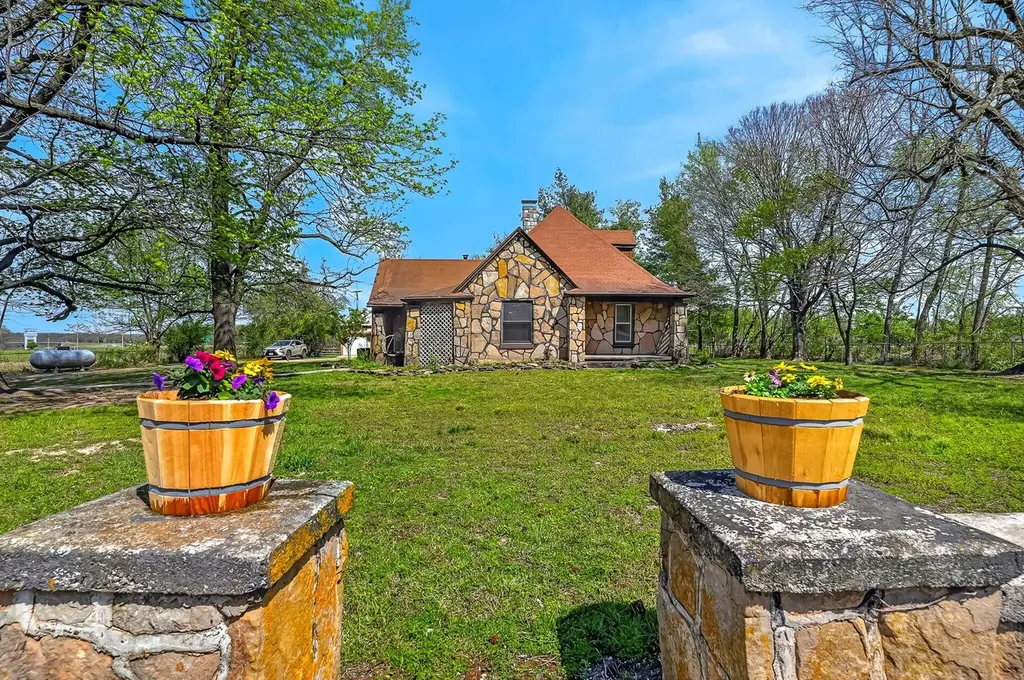 3751 W Farm Road 168