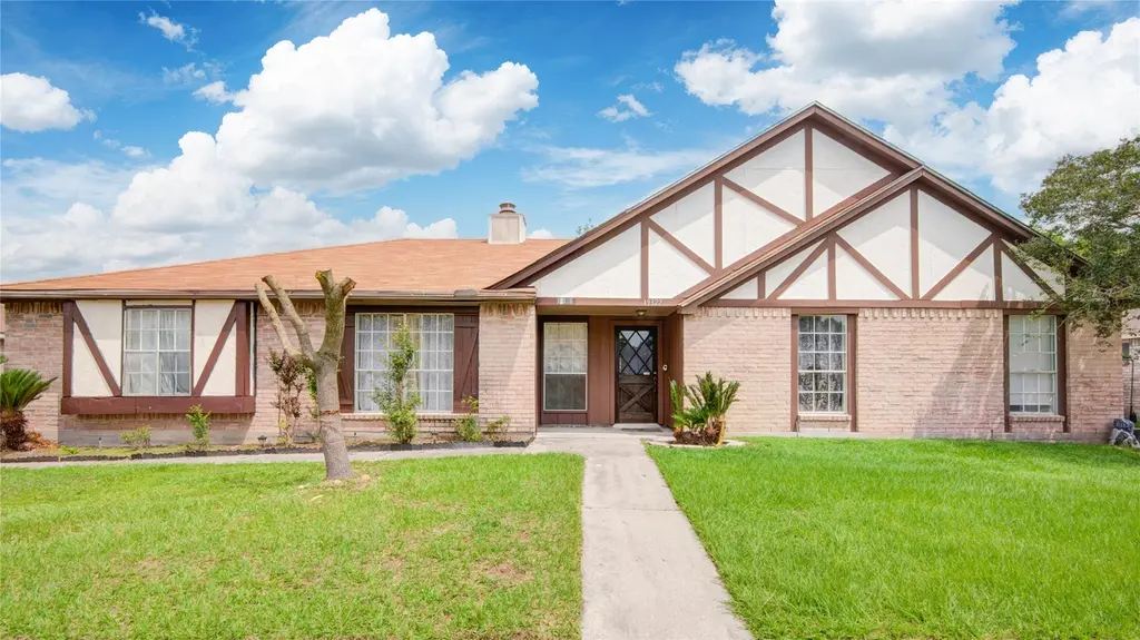 19326 Plantain Dr