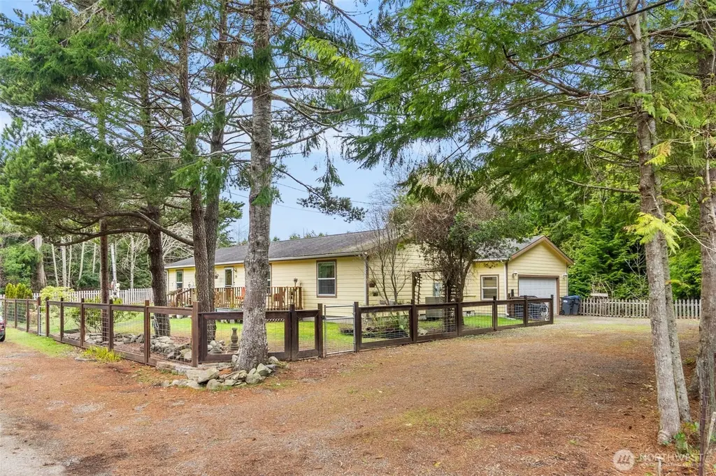 39 Paradise Ln