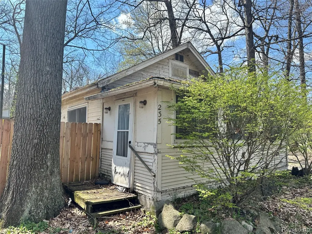 235 Woodbine Dr
