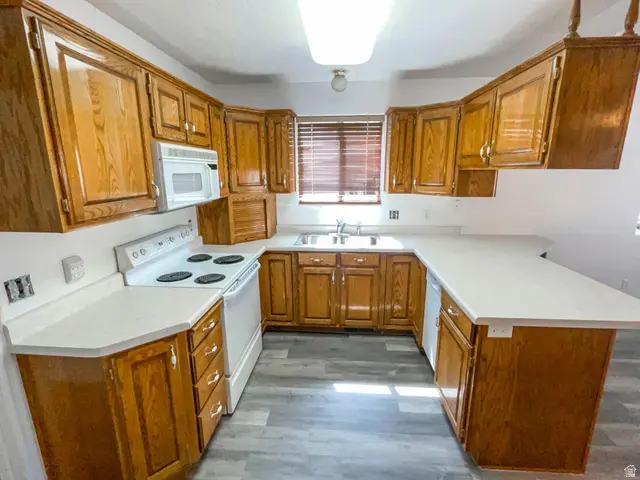 1150 W Red Hills Pkwy #73