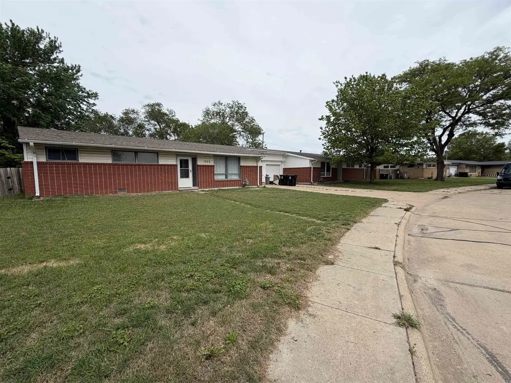 1008 Rainbow Dr
