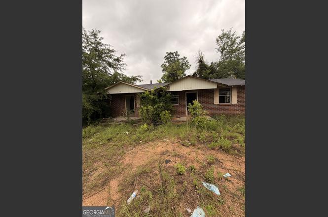 2886 Elpis St