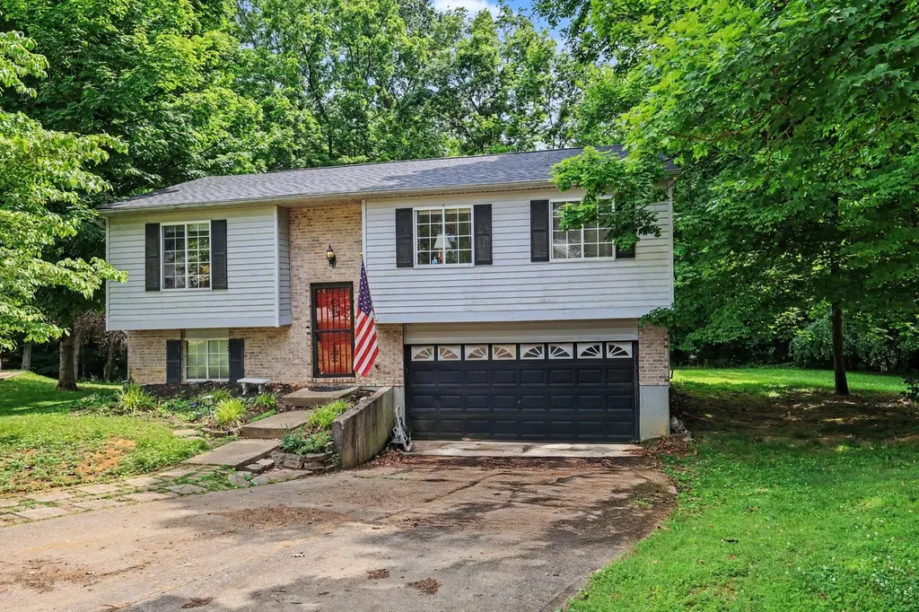 13 Ashwood Ln