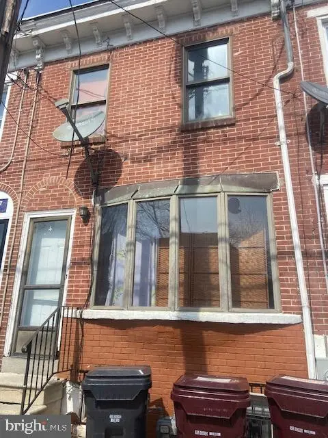 419 E 9th St