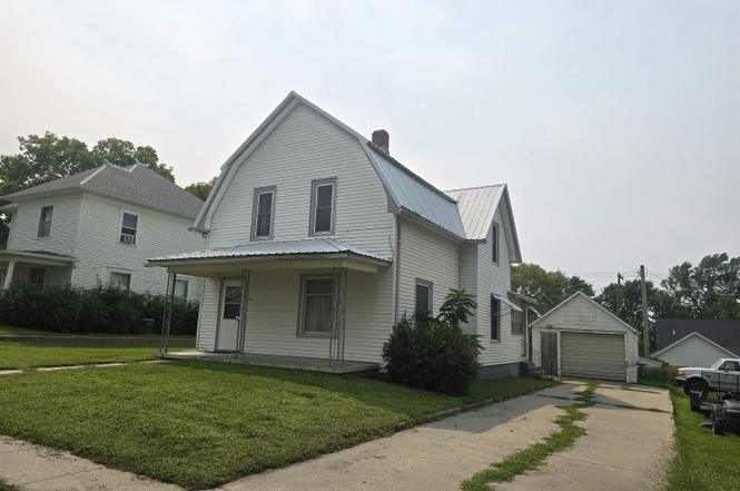 202 E Parallel St