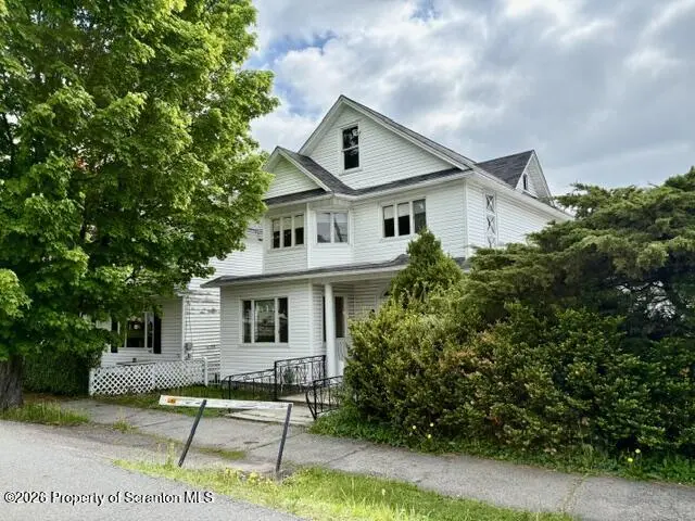 706 Delaware St