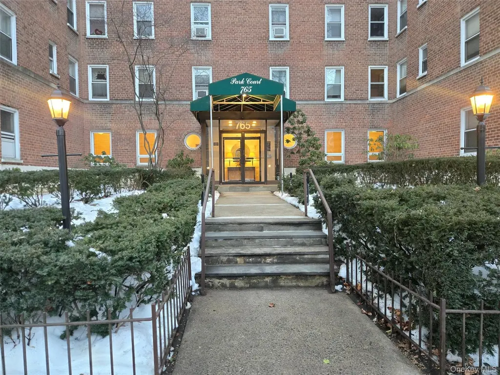 765 Bronx Riv Unit 3F
