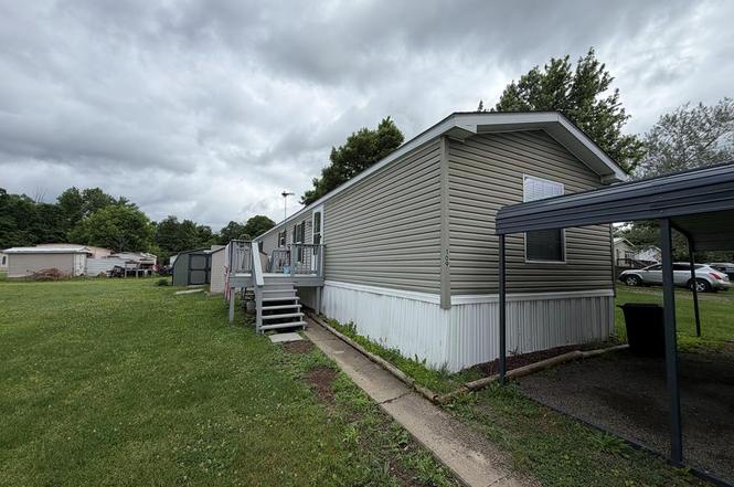 109 Somers Ln