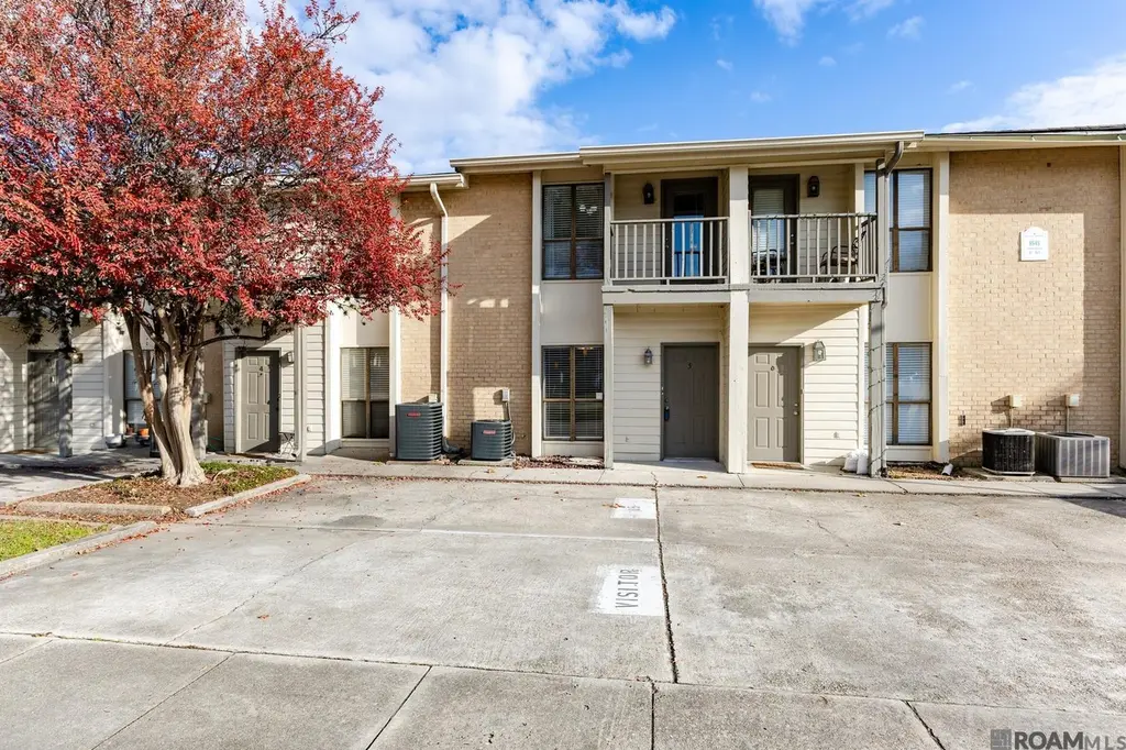 8545 Summa Ave #5
