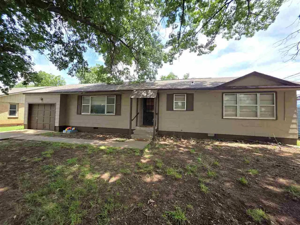 1404 Country Clb