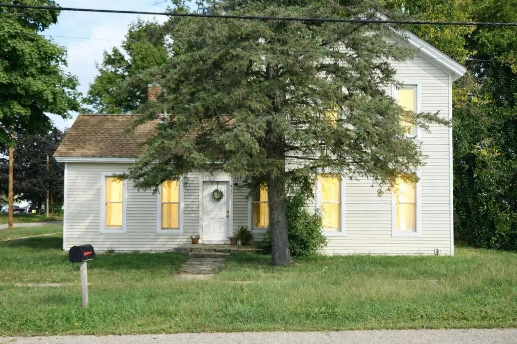 501 E Paw Paw St