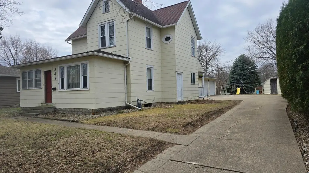 842 S Prairie Ave