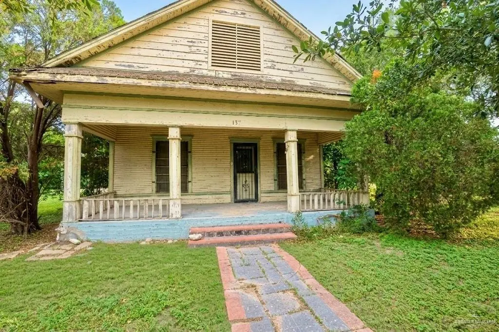137 Deanna Dr