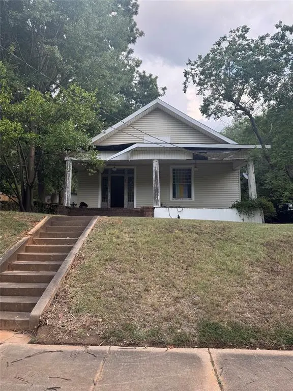 658 Topeka St