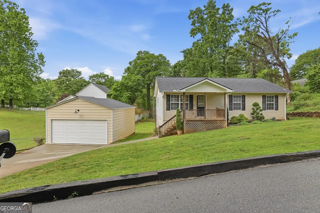152 Russ Cir