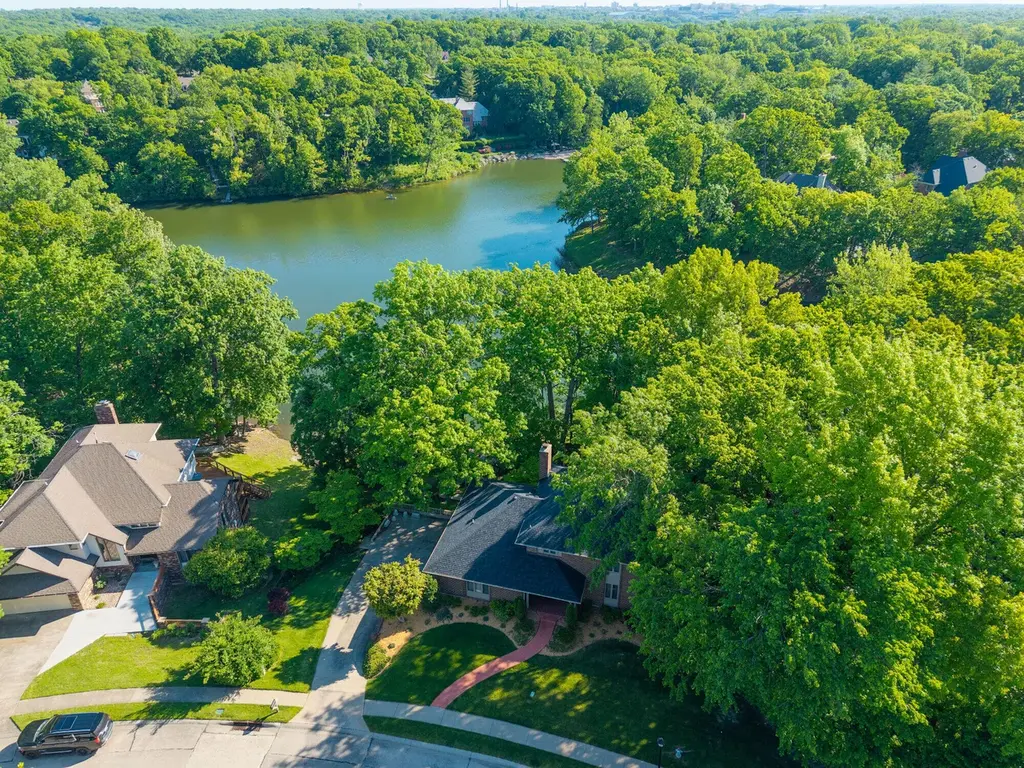 3000 Shoreside Dr