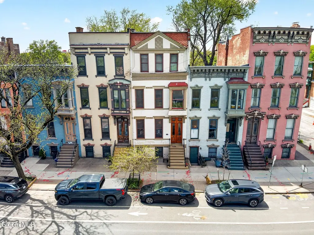 490 Madison Ave