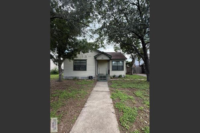 210 W Wilson Ave