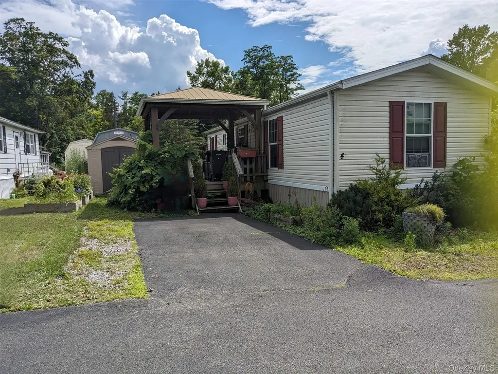 4 Treeline Cir #4