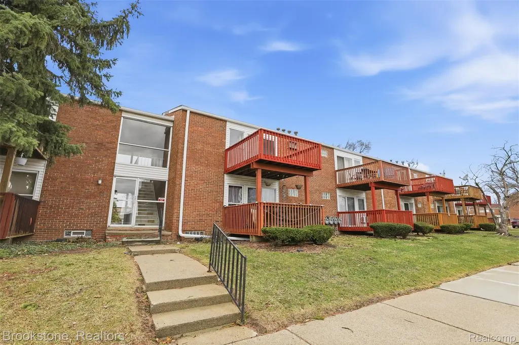 627 McDougall Mcdougall St #77