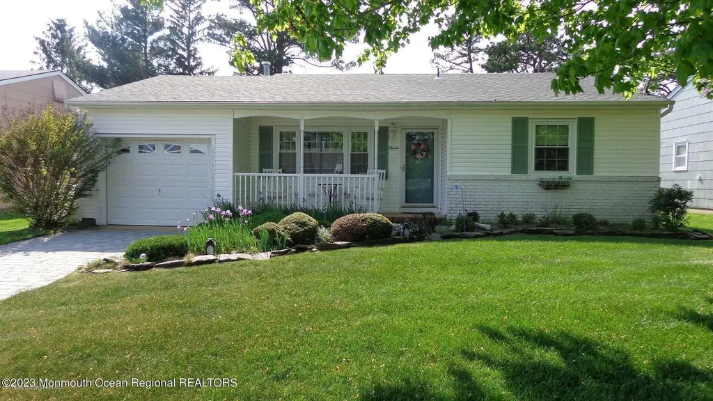 7 Basset Dr