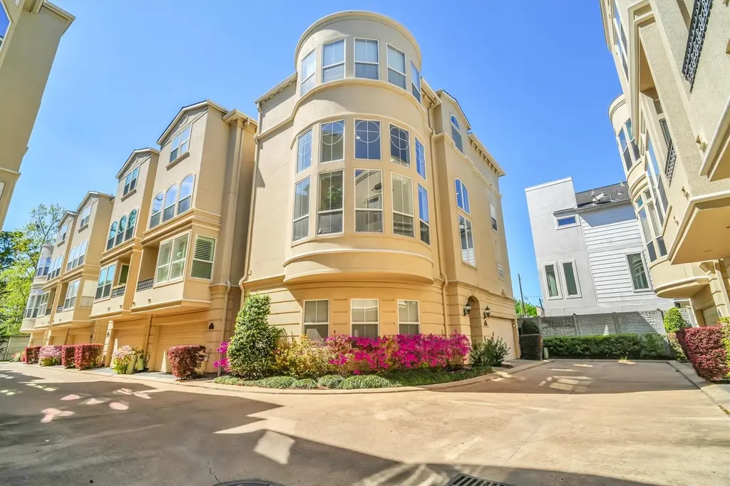 1515 Hyde Park Blvd Blvd #6
