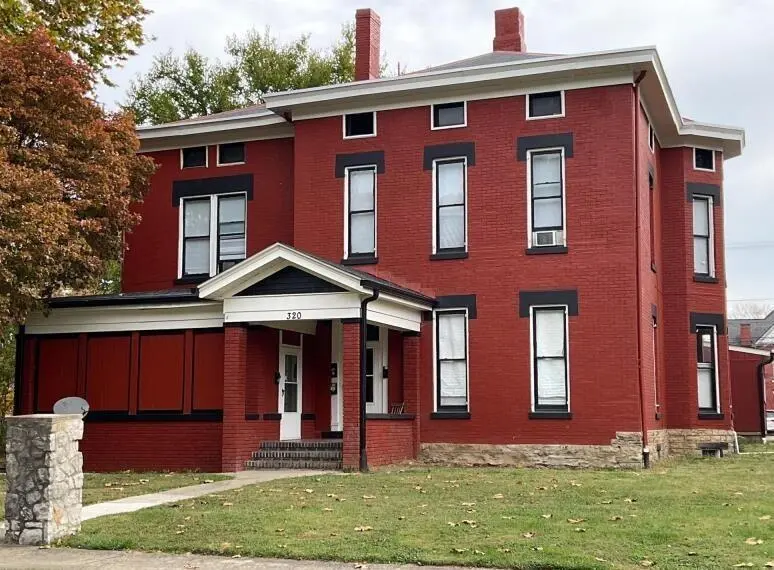 320 Woodlawn Ave
