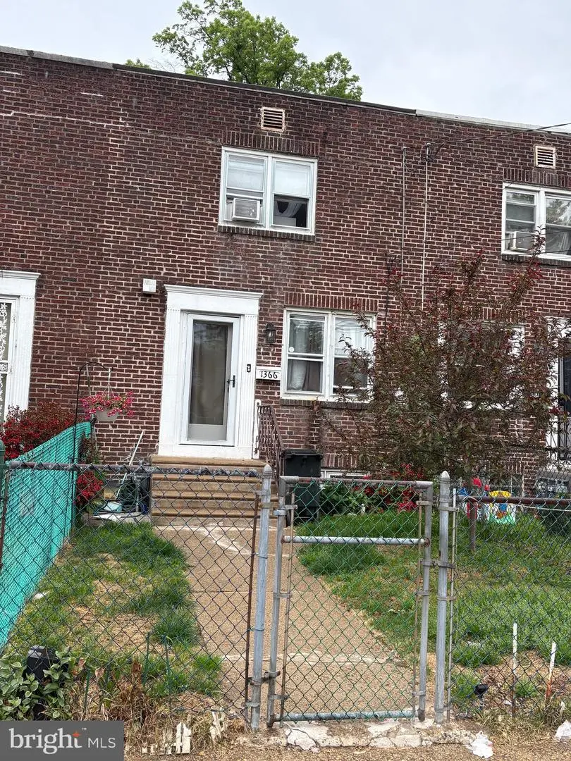 1366 Sayrs Ave