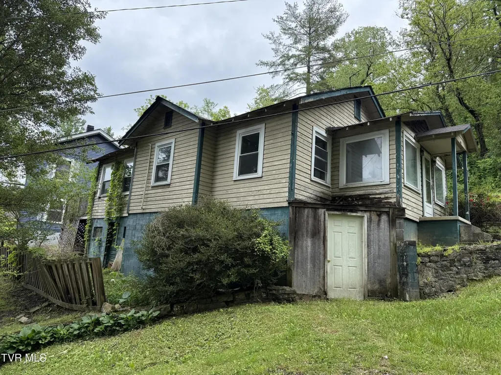 705 Blondell Ave