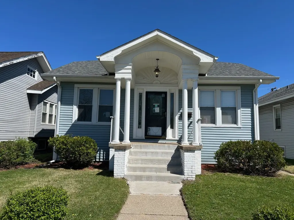 132 Mason St