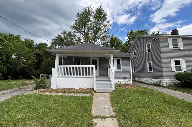 1114 Christopher St