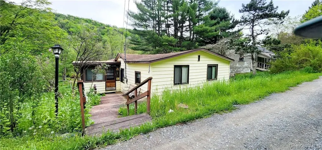 32 Brookside Dr